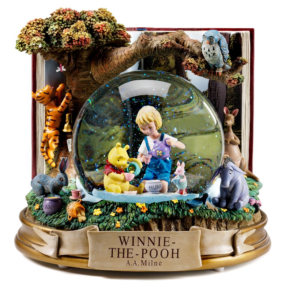 Classic Winnie the Pooh Snowglobe